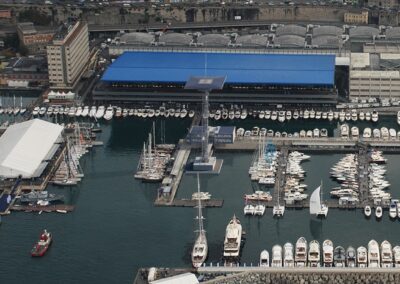Vista aerea del porto di Genova e della darsena con la nuova Torre Piloti