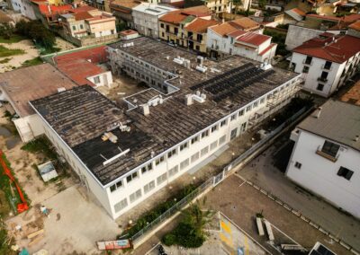 Vista aerea dell'istituto scolastico di Marcianise e del quartiere circostante