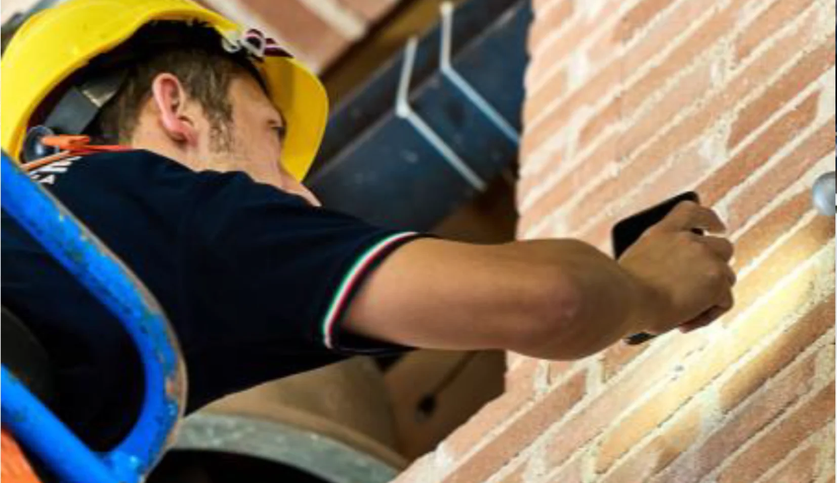 Ispezione tecnica per l'installazione del sistema di protezione sismica attiva ISAAC Tower-Pro per torri e infrastrutture